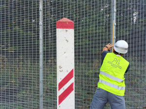 Būvnieks pie austrumu robežas žoga